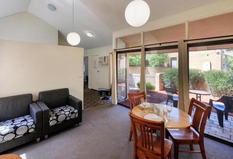 דירת חדר, Executive Hideaway