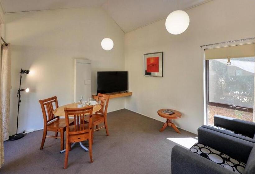 דירת חדר, Executive Hideaway