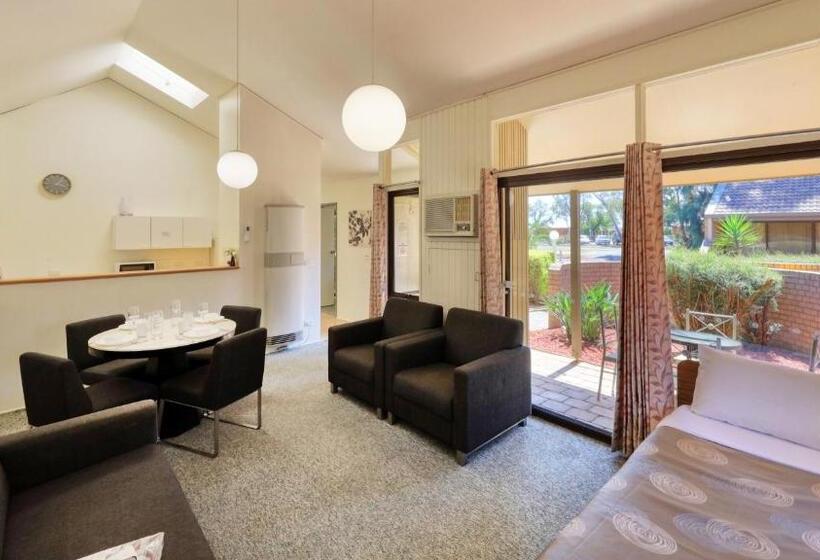 דירת חדר, Executive Hideaway