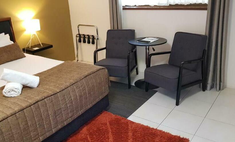 带大床的标准间, Gold Coast Airport Motel   Only 300 Meters To Airport Terminal