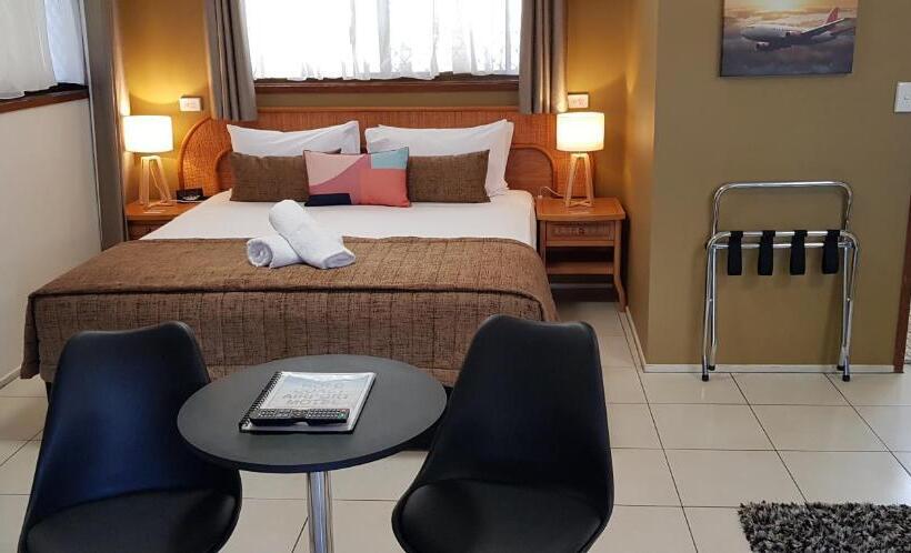 带大床的套房, Gold Coast Airport Motel   Only 300 Meters To Airport Terminal