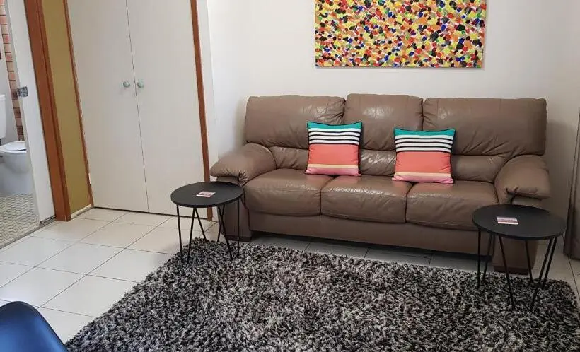 キングサイズベッドのスイートルーム, Gold Coast Airport Motel Only 300 Meters To Airport Terminal