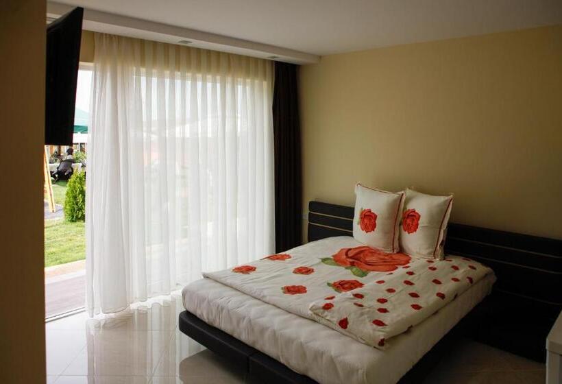 1ベッドルームハウス, Zafo