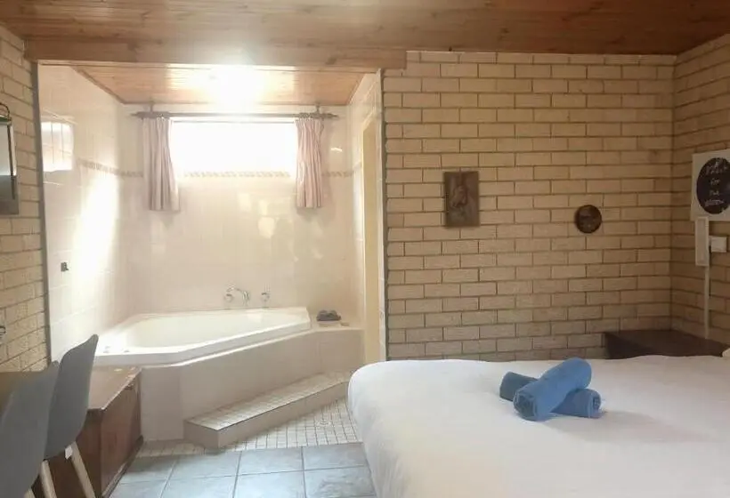 バスタブ付きデラックスルーム, Lake Front Motel