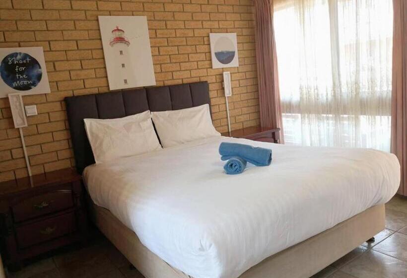 חדק דלוקס עם ג'קוזי, Lake Front Motel