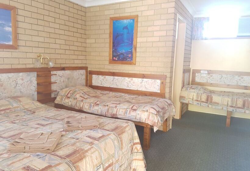 패밀리 룸, Lake Front Motel