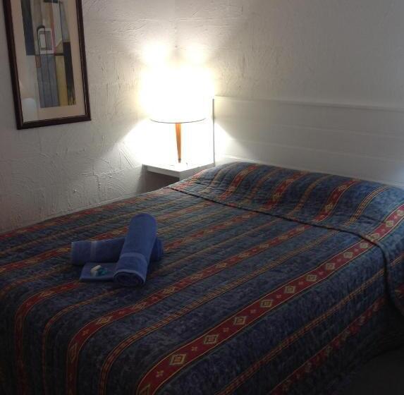 Студия Стандарт, Motel Farnboro