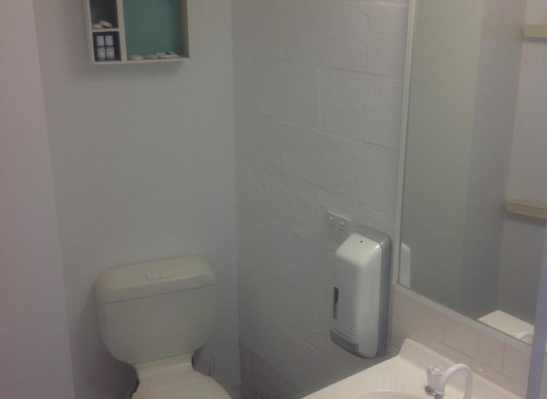 דירת שני חדרים, Motel Farnboro