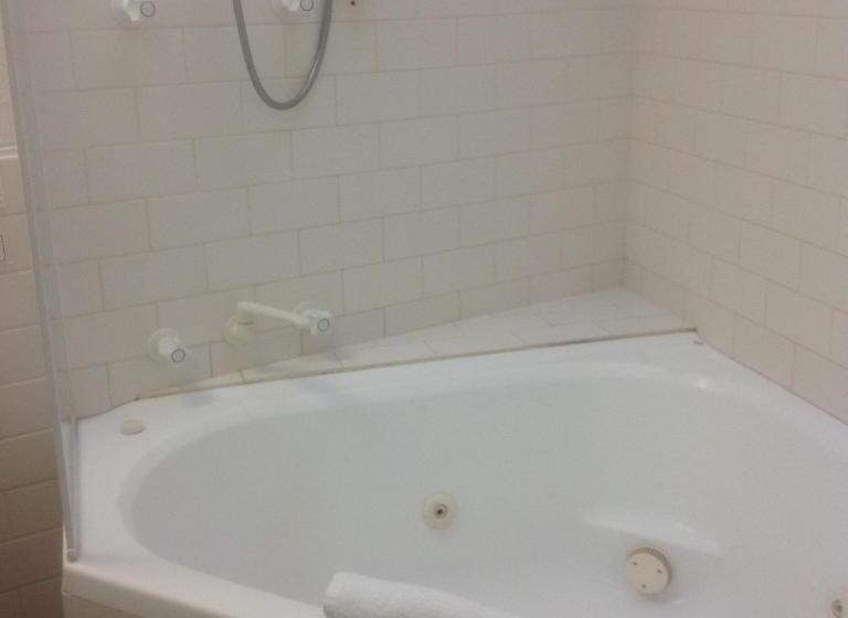 침실 2개 아파트, Motel Farnboro