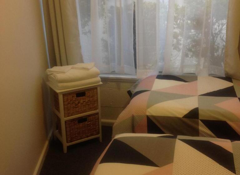 דירת שני חדרים, Motel Farnboro