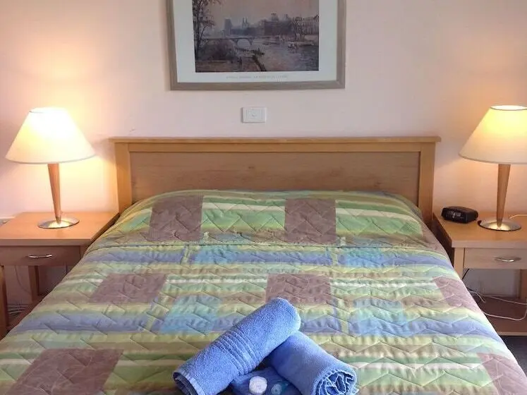 スタンダードルーム, Motel Farnboro