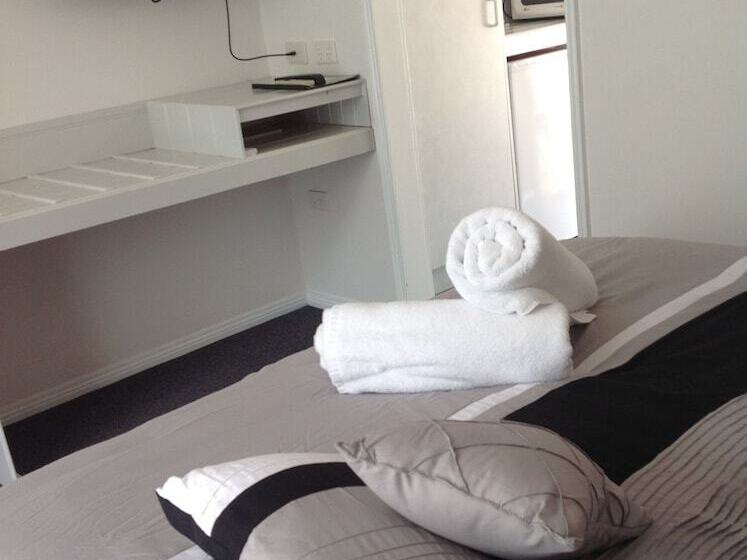 חדר סטנדרט, Motel Farnboro