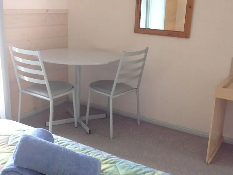 スタンダードルーム, Motel Farnboro