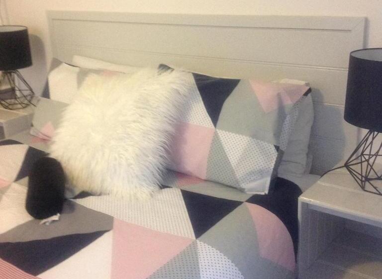 דירת שני חדרים, Motel Farnboro