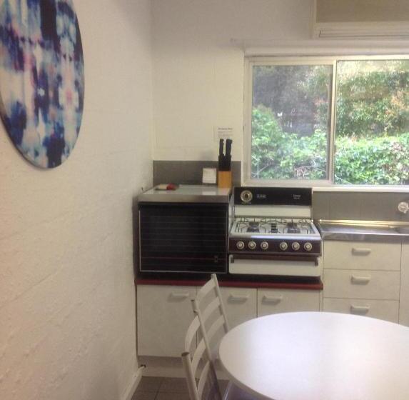 דירת שני חדרים, Motel Farnboro