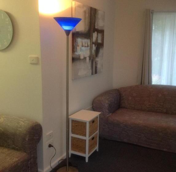 침실 2개 아파트, Motel Farnboro