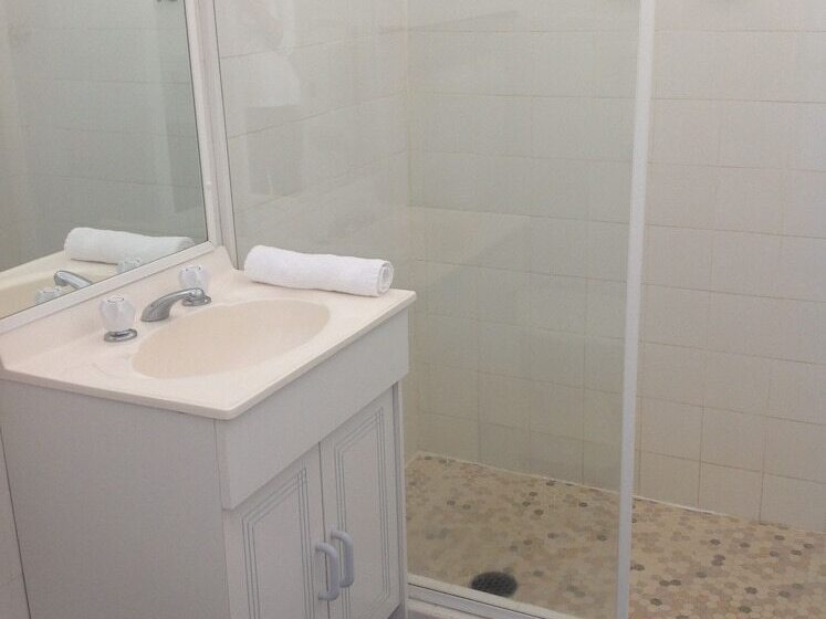 חדר סטנדרט, Motel Farnboro