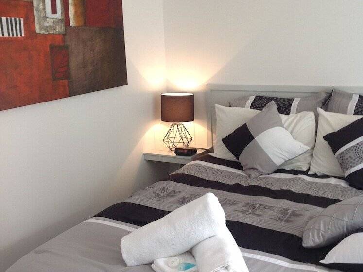 חדר סטנדרט, Motel Farnboro