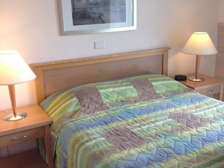 חדר סטנדרט, Motel Farnboro