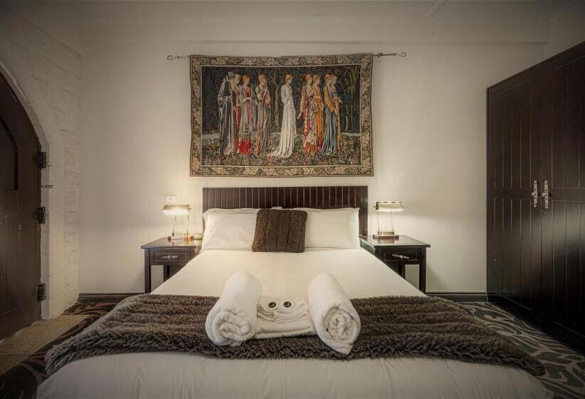 クイーンサイズベッドのスイートルーム, Kryal Castle Ballarat