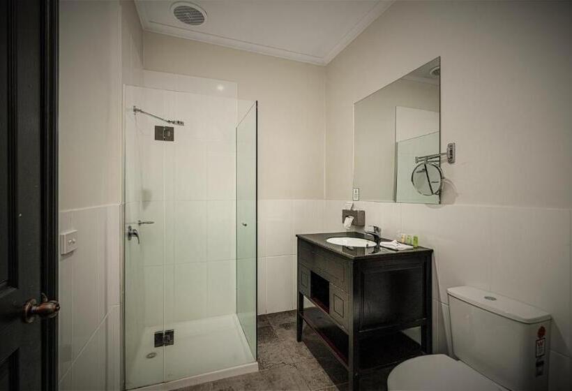 クイーンサイズベッドのスイートルーム, Kryal Castle Ballarat