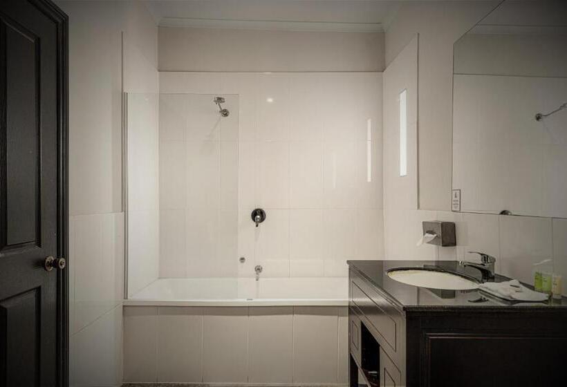 キングサイズベッドのスイートルーム, Kryal Castle Ballarat