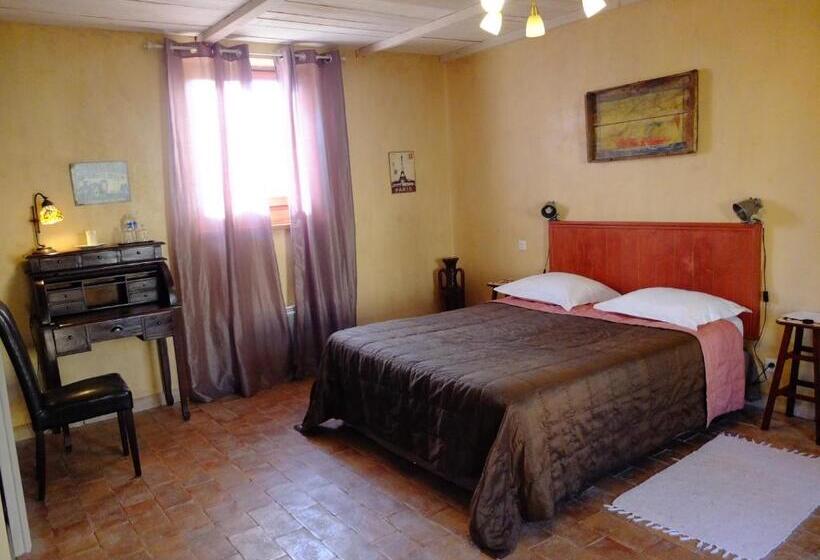 Номер Стандарт Трехместный, La Pierre Folle Chambres D Hôtes