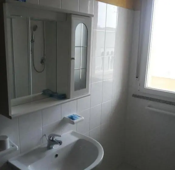 استودیوی استاندارد, Residence Maryel