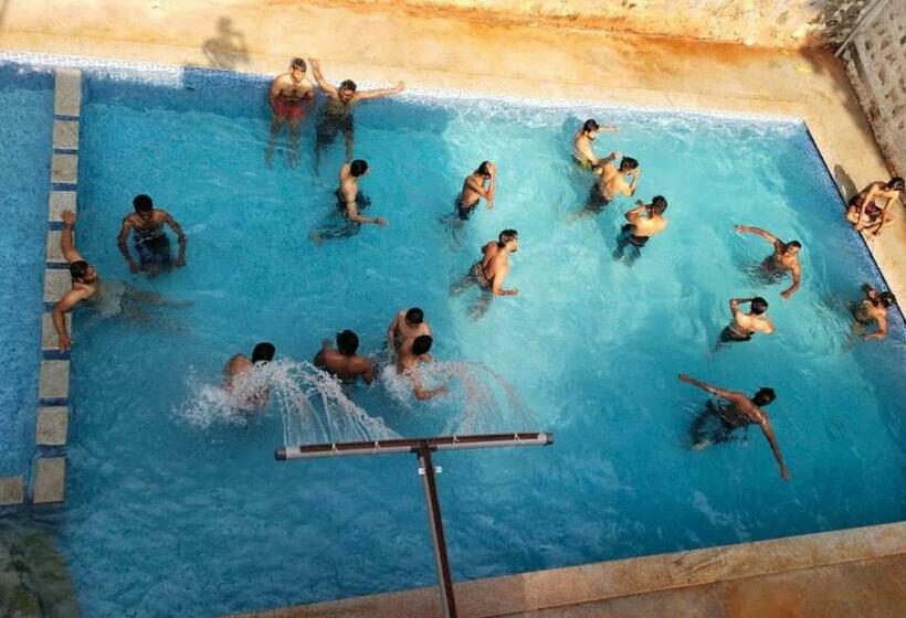 اتاق لوکس, Pavisha Farm House Swimming Pool