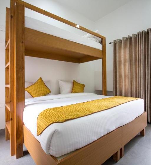 Трехместный Номер Стандарт с Балконом, Stay Banaras  A Boutique
