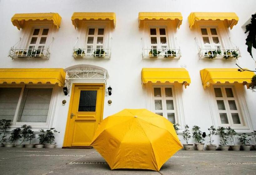 バルコニー付きスタンダードトリプルルーム, Stay Banaras  A Boutique