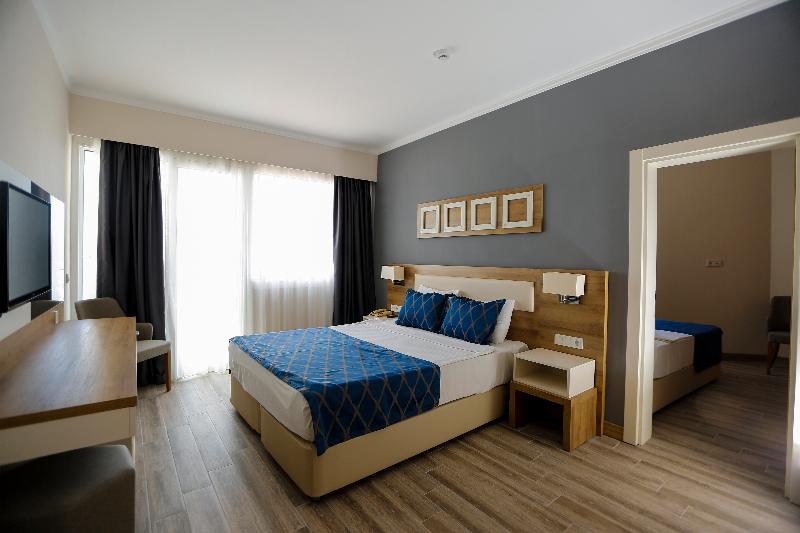 غرفة عائلية مطلّة علي البحر, Fortezza Beach Resort