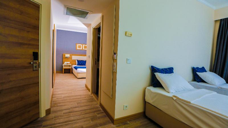 غرفة عائلية مطلّة علي البحر, Fortezza Beach Resort