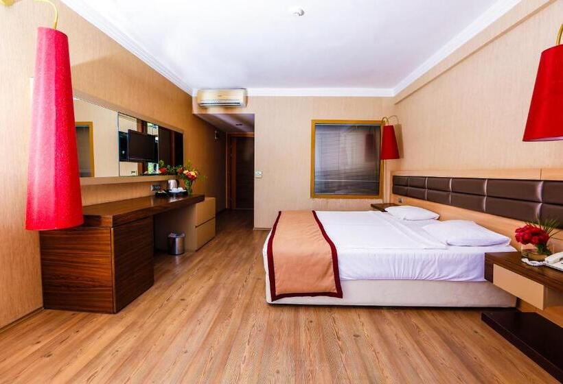 غرفة ديلوكس مطلة على حمام السباحة, Fortezza Beach Resort