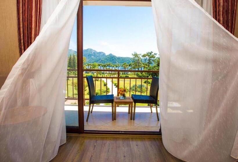 غرفة ديلوكس مطلة على حمام السباحة, Fortezza Beach Resort