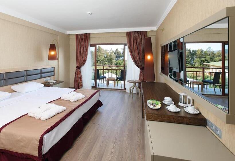 غرفة ديلوكس مطلة على حمام السباحة, Fortezza Beach Resort