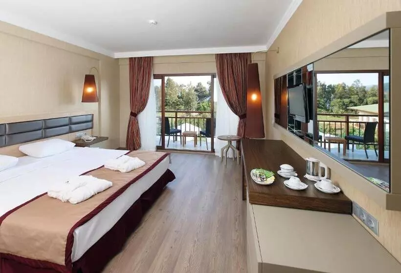 プールの見えるデラックスルーム, Fortezza Beach Resort
