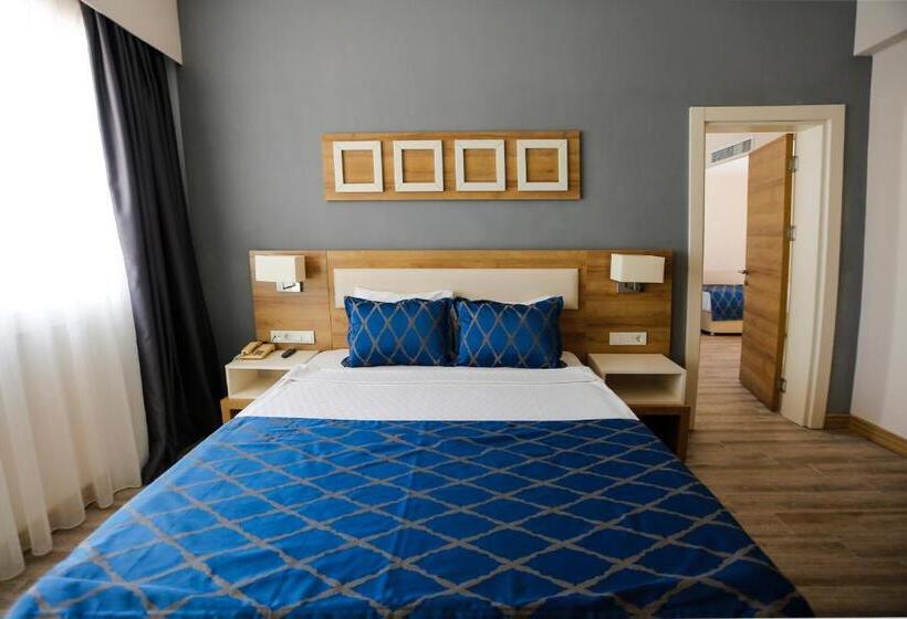 غرفة عائلية مطلّة علي البحر, Fortezza Beach Resort