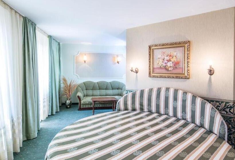 디럭스 스위트, Dafi