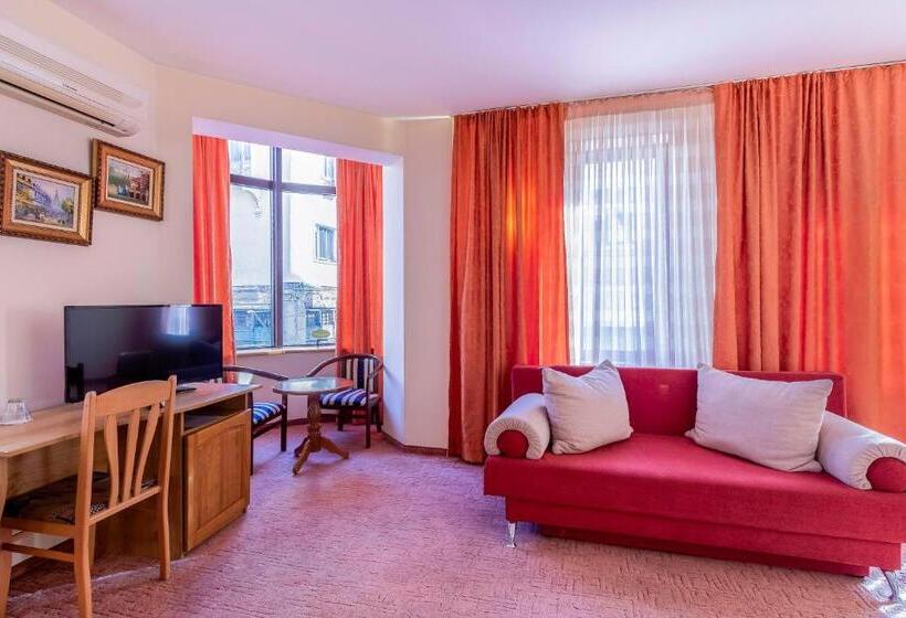 스탠다드 스튜디오, Dafi