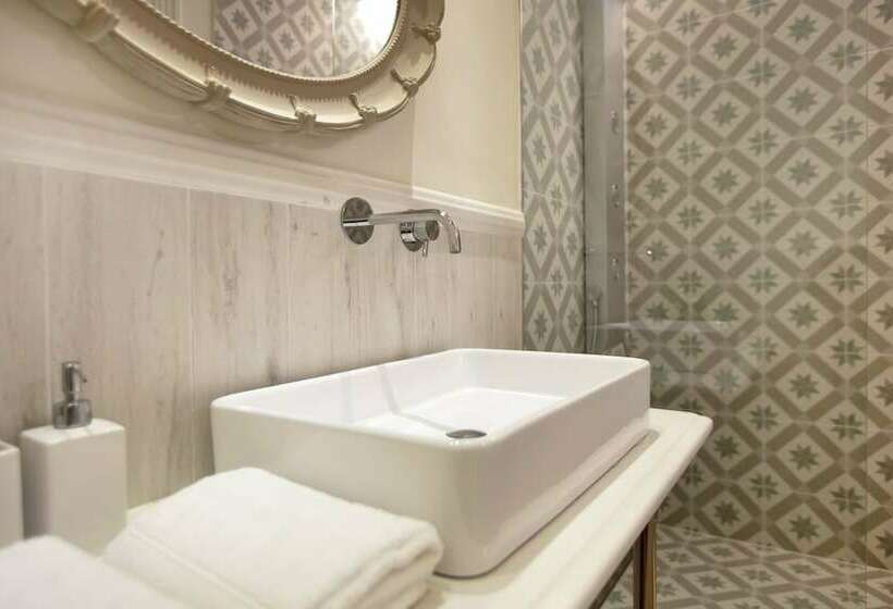 Номер Стандарт, Despotiko