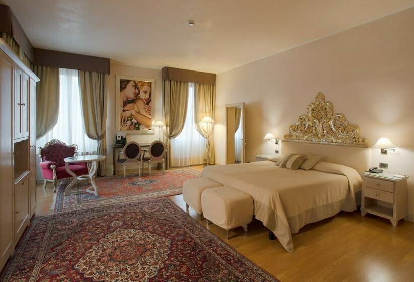 Suite, Liassidi Palace