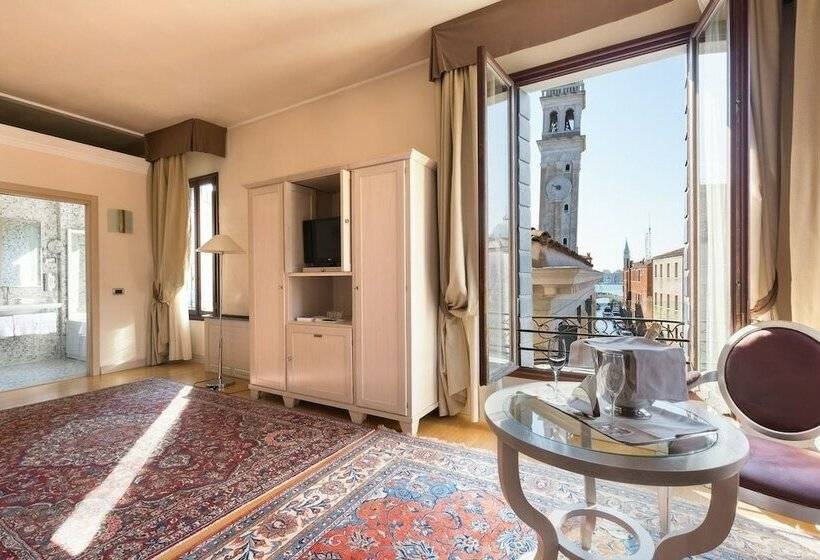 Suite, Liassidi Palace