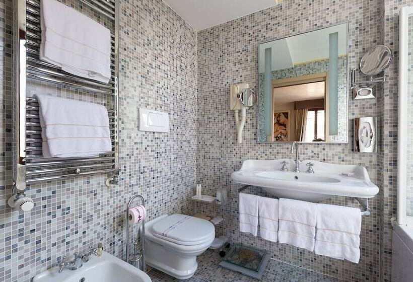 Suite, Liassidi Palace