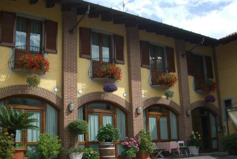 Номер Стандарт Индивидуальный с Балконом, Macallè