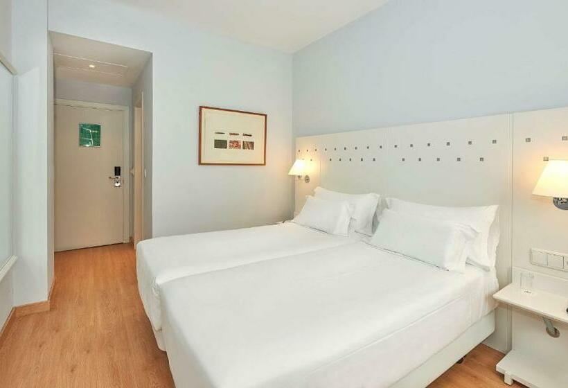 غرفة قياسية متصلة, NH Valencia Las Ciencias