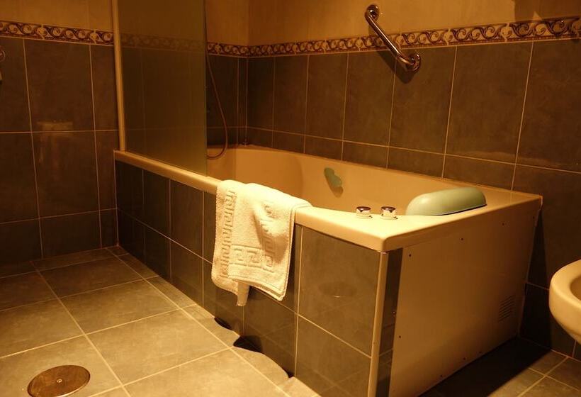 Standard-huone, Reyes De León