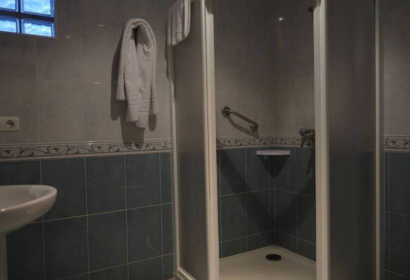 Standard-huone, Reyes De León