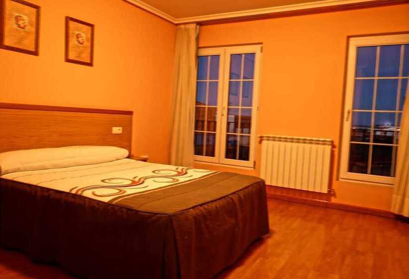 Superior-huone, Reyes De León