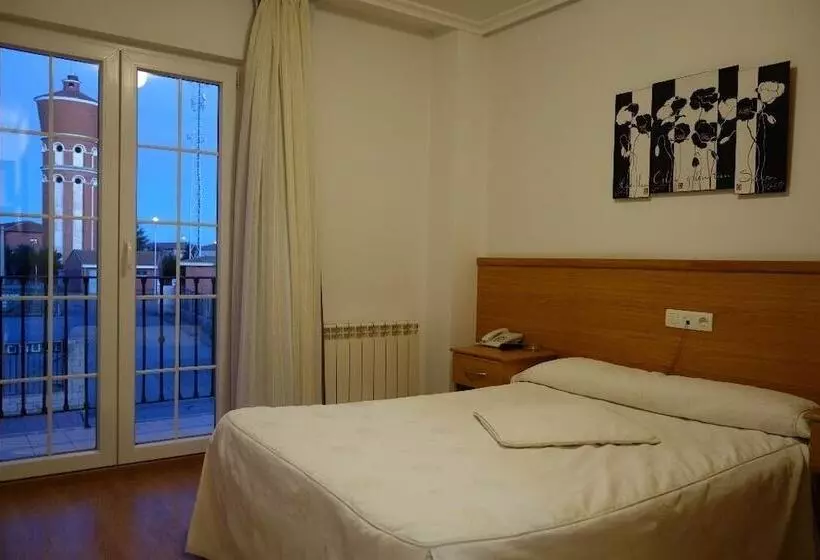 Standard Yhden Hengen Huone, Reyes De León